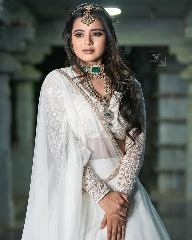 @kavyashree_gowda_official 🤍.,VC : @right_click_studios MUA : @makeoverbyshrutee Designer : @designer_shruma Hairstyle : @jyothijayaram94 ...#indowestern #halfsaree #lehanga #newlook #kavyashreegowda #k me #selflove #life #mee #k #kavyashreegowda by @kavyashree_gowda_official