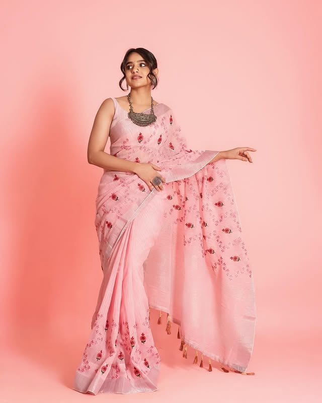 🩷🤍📸 @neerajskk MUA @nikitas_makeupandhair by @urvi_gor24