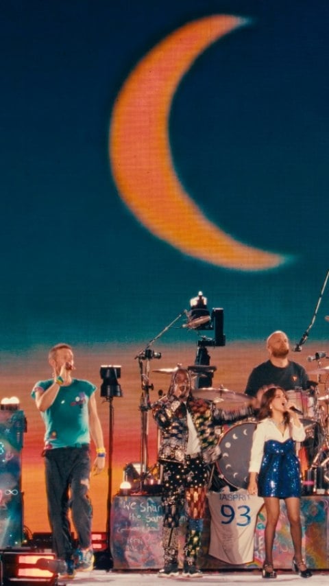 A moment, and a song that stays forever. My version of We Pray 🌙✨️ is OUT NOW!#coldplay #jasleenroyal by @jasleenroyal