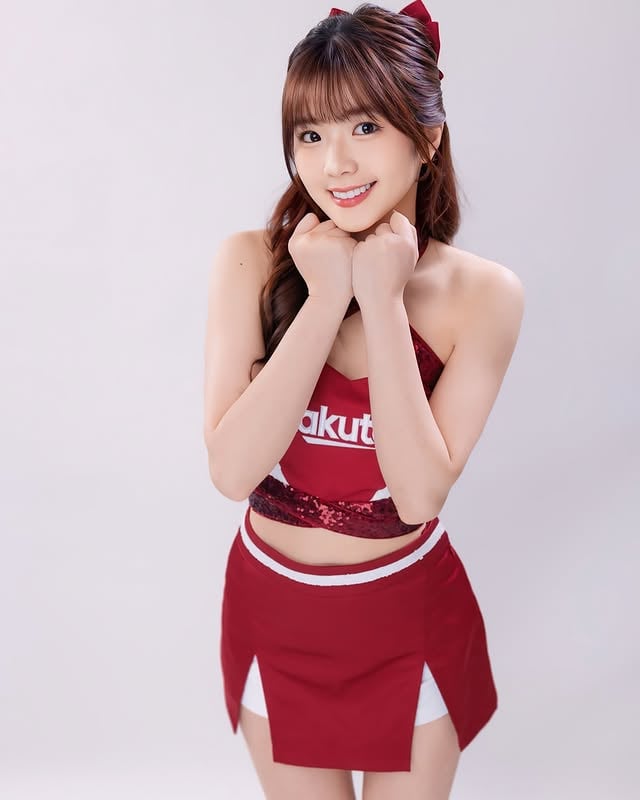 哈囉大家好我是Rakuten girls新學妹 笑笑😍很開心今年多了新的身分加入樂天女孩⚾️@rakutengirls 3/30我在樂天桃猿主場開幕戰等你們喔！！！快來球場跟我17應援吧✨很期待在球場上與大家相見未來也請大家多多指教囉🌞@davillagetw @fila_1973_official @apujan #樂天女孩 #笑笑 #17 #樂天桃猿隊⚾️ by @yuyu__liu