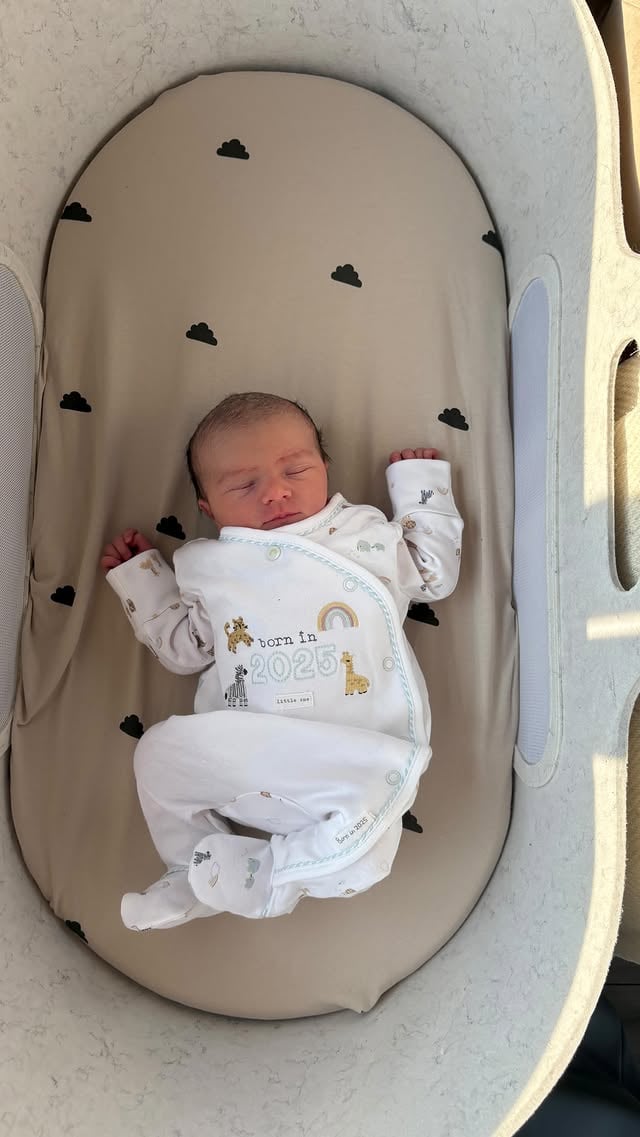 Bodhi Reign 28th April 20256lb 6oz of pure perfection 🩵 Here’s to life as a family of 4!!! My heart is so full ❤️❤️❤️ by @itschloeradford