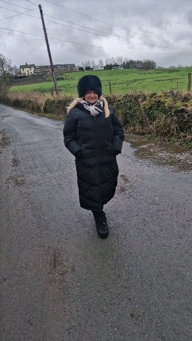 Frankie Jack was playing football this morning, and it was freezing.Fleece @tlcsportuk Please check out their sculpting leggings, my absolute favourite code SALLY20 Moon boots @moonboot (most comfortable, warm boots)Thermal leggings @idealworld.tv (old)Scarf a gift from a friend.Coat @tkmaxxuk Hat @sallyjackstvmum (one of my own I used to supply)Have a great Sunday, and keep warm.We're about to put the rest of the Christmas decorations away. Yes, you heard me right... SHOCK!!!#fashion #clothing #warmfashion #skifashion #apresski #apresskifashion #tvpresenter #fashionpresenter #tvstylist #stylist #lovefashion #moonboots ##sallyjackstvmum