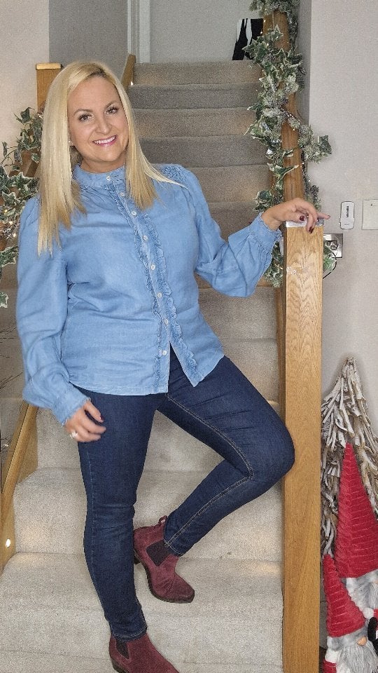AD. Love @joebrowns. I've built quite a collection over the years. @joebrowns clothes feel as though they never date, I have coats that are years old, that I am still wearing. These jeans and shirt are Autumn Winter collection right now.I've paired with....Boots @clarksshoes Coat @marksandspencerstyle Bag @louisvuitton (years old)I wish I was dressed like this today, but sadly still feeling diabolical, aching all over, even my fingers and eyes hurt.I haven't felt this unwell in a long time. Flu really does floor you. I'm feeling very sorry for myself. #fashion #style #stylist #tvpresenter #tvstylist #loveclothes #clothes #joebrowns