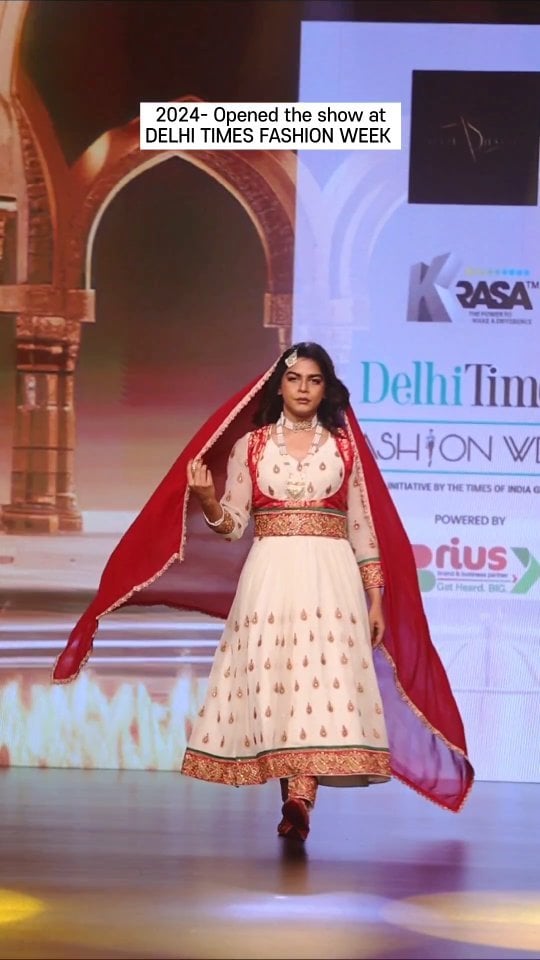 Sapne dekho par un par kaam karna Mt bhulna💚Forever grateful to @alliesharmaofficial for this opportunity 💚Walking for Designer @alliesharmaofficial Show @timesfashionweekJewelry by @vanshikajewels32Makeup & Hair @aashmeenmunjaalstaracademyDraping @shonaya_mua Styling @adityas_artistry..#boireeltime #reelitfeelit #reelsinstagram #reels #catwalk #breakingstereotypes #breakingstereotypes #genderneutralfashion #unisexfashion #unisexclothing #theguyinaskirt #contentcreator by @theguyinaskirt