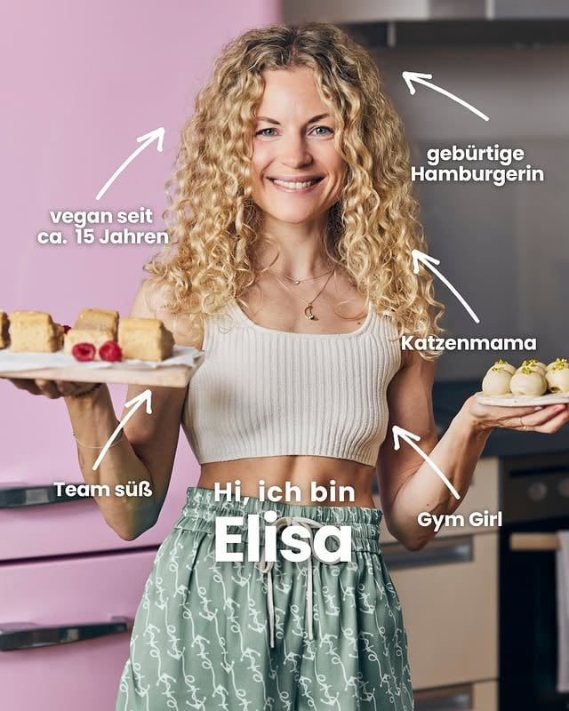Hi, ich bin Elisa!🙋‍♀️ Wie schön, dass du das hier jetzt liest! Da wir hier inzwischen so viele Menschen sind, wollte ich 1. einmal DANKE sagen und mich 2. gern nochmal vorstellen. Wenn du Lust hast, schreib DU doch auch gern in die Kommentare, wer du bist und wie du hierher gefunden hast.🤗❤️#elisabrunke #vegan #gesunderezepte #einfacherezepte #fitness #veganerezepte by @elisa.brunke