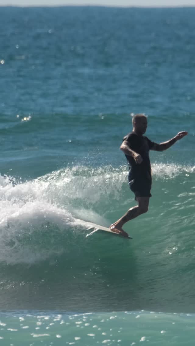 HB roll.Feel over flash.Refinement over reaction.Still chasing the conversation between form and function. @cjnelsondesigns @ryanengleshapes @thunderboltsurfboards @flyingdiamondsofcalifornia by @cj_nelson