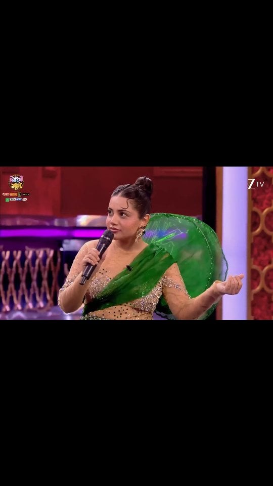 Social media ki fashion queen chhodhkar aa rahi hai apna world, lekin kya gaon mein reh paayengi yeh without complaining a word? 😆Dekhiye #ChhoriyanChaliGaon ab se har roz, raat 9:30 baje, sirf #ZeeTV par. #RannvijaySingha #DollyJaved #AapkaApnaZeeTV@_dollyjaved @whatsapp @zedblackin @catch_foods @jkcementindia @margo.india @rajdhani.foods @vanesabeautyofficial @rc_plasto by @_dollyyjavved