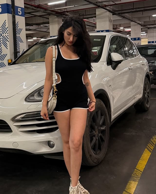 White beauty 🧿! ....#pictureoftheday #viral #post #explorepage✨ #sassypoonam