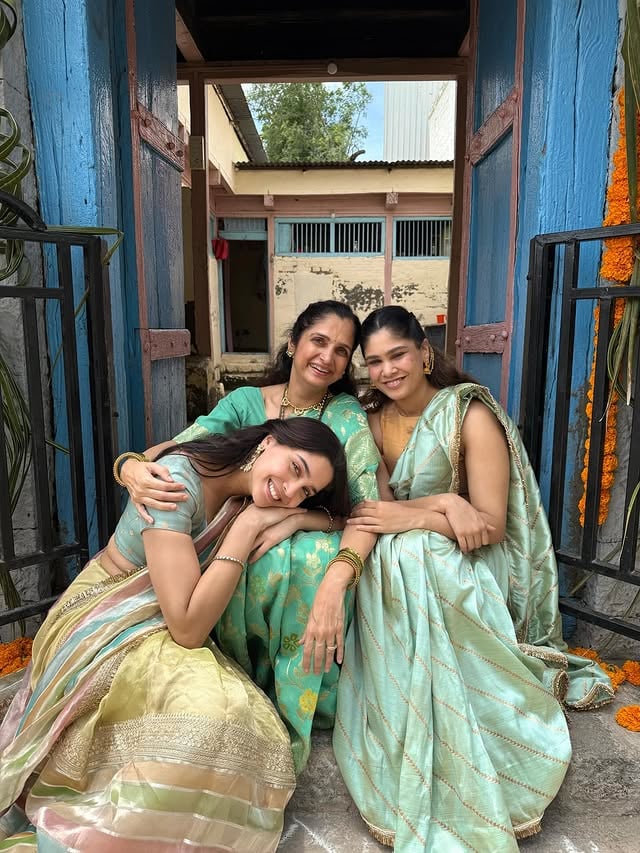 बाप्पा मोरया! 😁✨Happy Ganesh Chaturthi ~ श्री गणेश चतुर्थीच्या हार्दिक शुभेच्छा 🙏🏻🌼Always my happpppiiessst during this time of the year!May your days too be filled with love, laughter & lots of modaks!