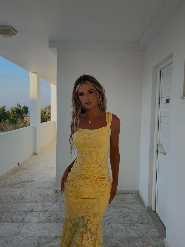 forever gonna obsess over this yellow dress by @lubenn29