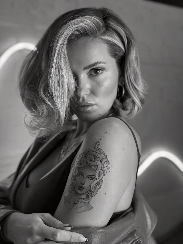Like Medusa, l’ve turned my pain into power. 🖤🐍#youdidnotbreakme #unbreakable #medusatattoo #transformation #healingjourney #takingbackmypower —@silverink.tattoo ✍🏼 *Anzeige / unbezahlte Werbung by @sophieimelmann