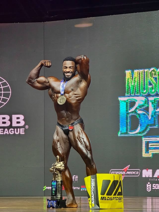 TOP 5 no MuscleContestBrasilPro, obrigado meu Deus, sem ti eu nada poderia ter feito. Obrigado meu amor por todo suporte @jessica_meeloo ❤️, obrigado meu irmão por estar comigo em todas as batalhas @maikotupinambas 💙.Obrigado aos meus patrocinadores por estarem junto comigo nessa estrada até o Mr. Olympia. 🙏🏾@bratvalabslatinoamerica @soldiersnutrition 🏷️ FALCAO@bulkingoficial 🏷️ FALCAO@farmaformulasalvador 🏷️ FALCAO15@ctpersonalduo by @falcao_ifbbpro