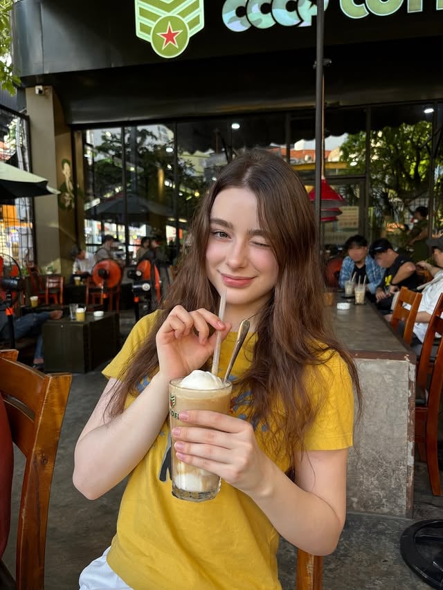 Hello Vietnam 🇻🇳👋 I really love it here 🥹 everywhere I go I meet my followers and I feel like the happiest person ever🩷 Where should I go next? Let me know in the comments!!