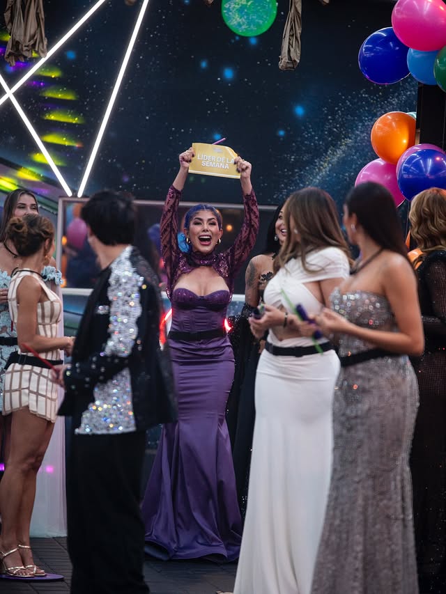 Día 1 en la casa de los famosos Colombia 🇨🇴 💜@canalrcn @lacasadelosfamososcolombia1 by @alexatorrexcontreras