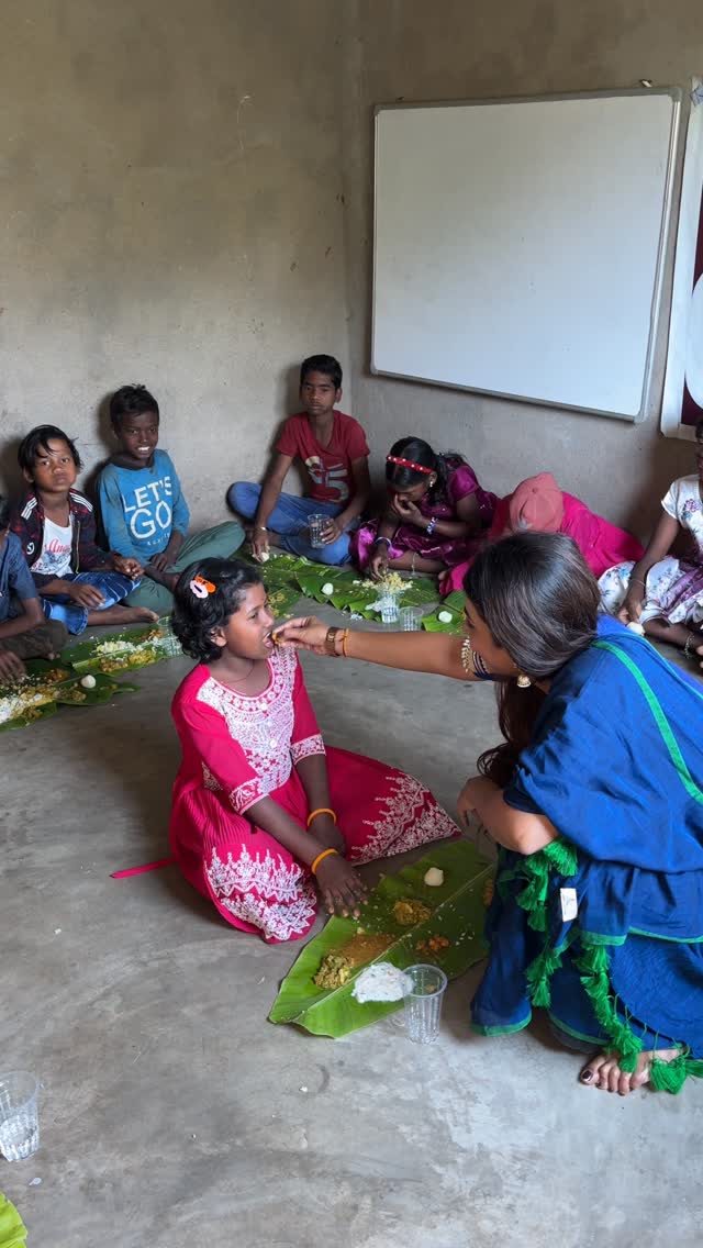 Celebrating with little hearts made my birthday more special!🤗❤️Thank you @classic_foundation_india for making it happen!🧿❤️ by @paayaliah