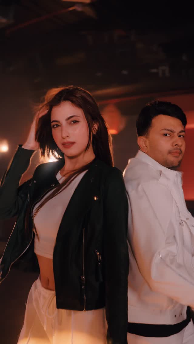 #naalnachna ft. @farrhana_bhatt 🔥

#awezdarbarchoreography 

📍 @midnight_mirage_andheri 

🎥 @adityabhansali_ (bhaw)

 #biggboss19 #farrhanabhat #farrhanarebellions