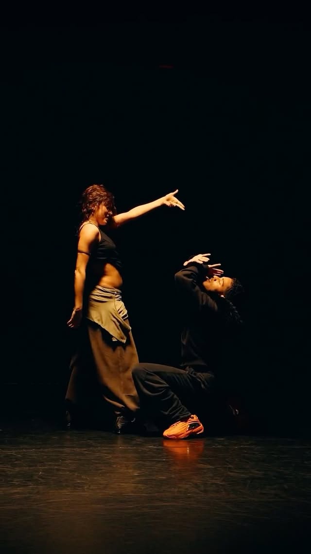 PON DI FLOOR🧡👅 @whoisbeam w @giugiulola dc: @yannismarignan filmed @bydonii at @la.caja.negra