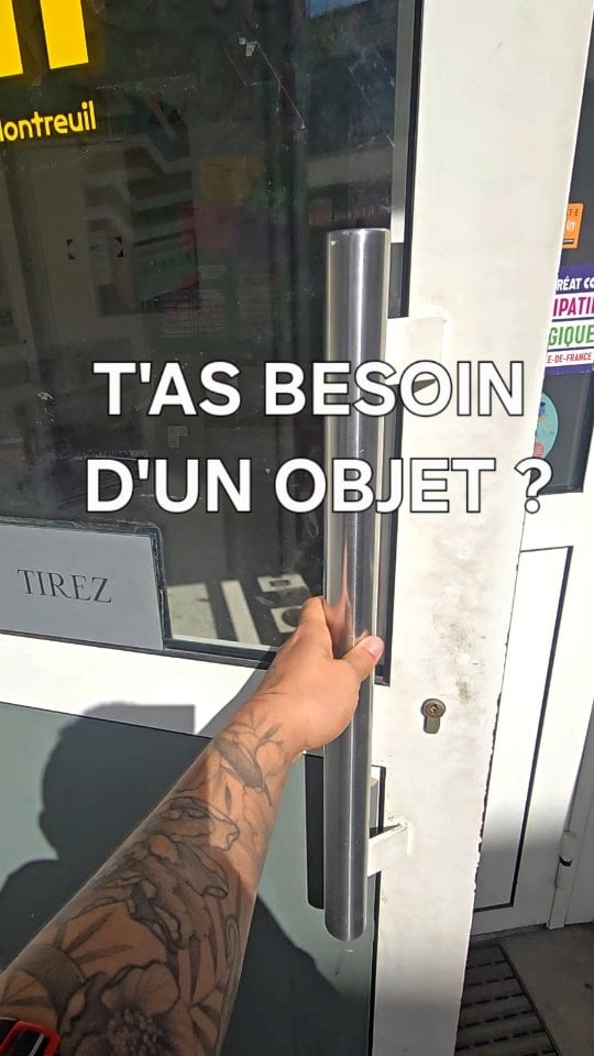 trop pratique pour emprunter une perceuse ou une machine à raclette ✨️ iels prennent pas tous les objets (apparemment y'a déjà trop de fers à repasser par ex) et évidemment des trucs qui sont pas cassés heinOn peut prêter ou donner, et y'en a plusieurs qui existent en France !Bon et jvoulais poster ça vendredi dernier mais j'ai pas réussi à faire le montage j'ai mal a la tete touuus les jours en ce moment et jsuis pas aussi efficace que dhab breeef va quand même voter aux municipales si y'a un 2e tour dans ta ville parce que c'est pas avec le RN qu'on a des subventions pour ce genre de lieux trop chouettes by @appelle.moi.sam