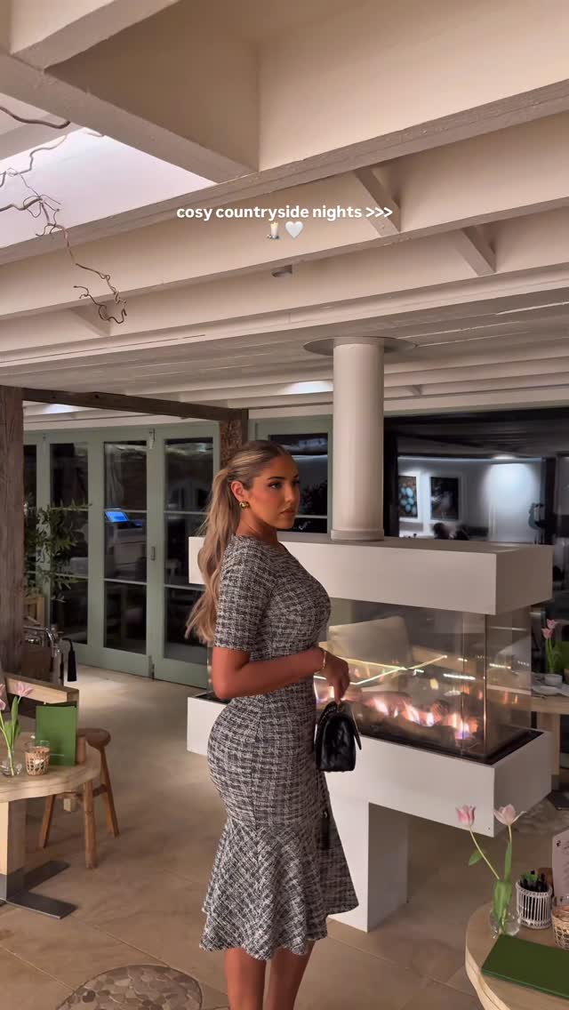 🤍 @FashionNova 🔎 ‘Cara Stretch Tweed Midi Dress - Black’ ad
