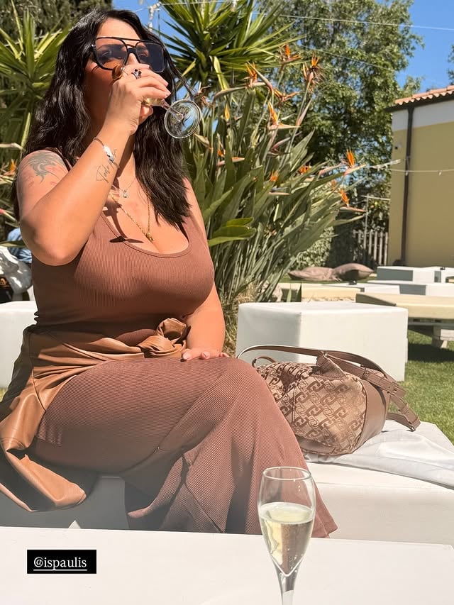 “Momenti felici e sorsi di felicità”🥂✨ by @michela_mei83