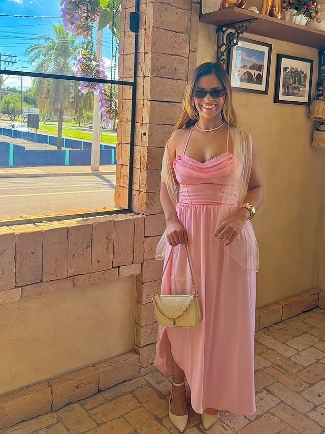 All smiles here 🌸🍾🦢✨ by @tarcianaalencar