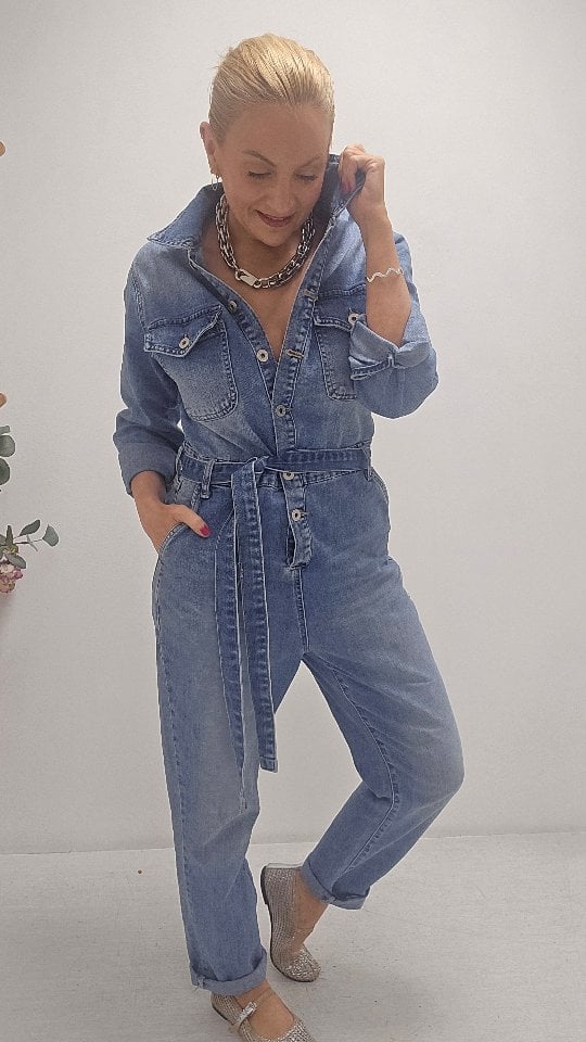 OOTD.I love a jumpsuit and I always think everyone looks good in one.If you struggle then I have another idea of what you can do.#fashionover40 #ootd #lovedenim #howtostyle