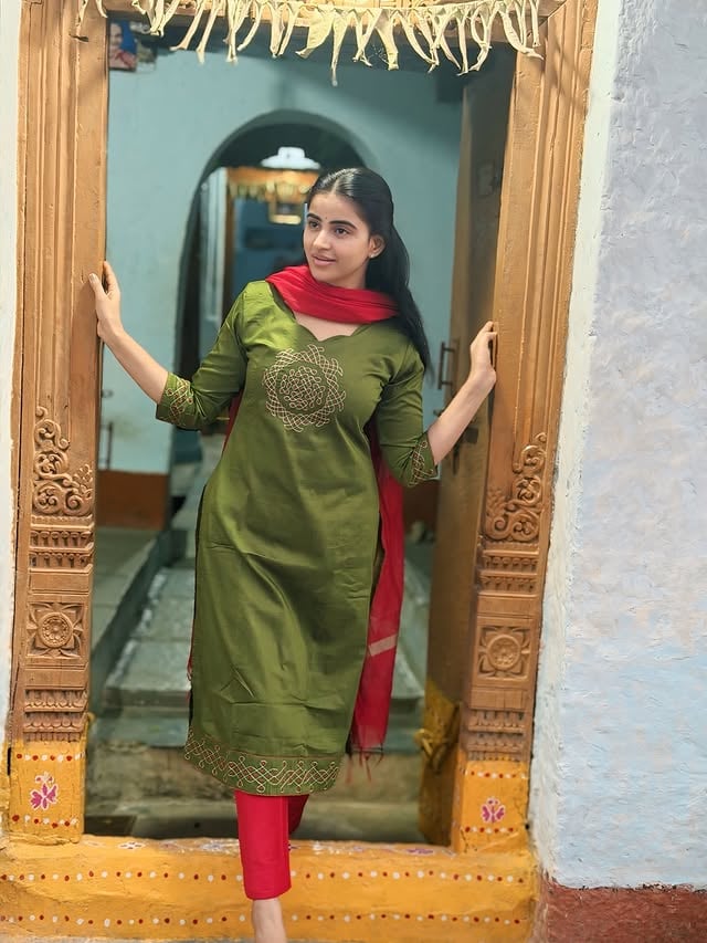 అమ్మమ్మగారి ఇల్లు♥️#village #viral #saturdaynight #instagram #trending by @actress_naveena_official