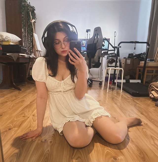 Stream on Twitch.tv/maailinh by @mailin.h
