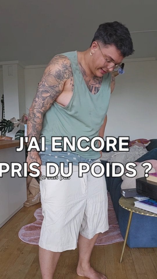 pour la chemise brocolis je garde ou pas ??Et oui cpas grave de prendre du poids (jdisais en story, jfais 97kg et l'an dernier j'étais à 90 et ya 4 ans autour de 70-75), je trouve ça juste relou de devoir changer de fringues tous les 1-2 ans et en plus j'ai du mal a trouver des trucs qui me plaisent en xxl/xxxl breeef by @appelle.moi.sam