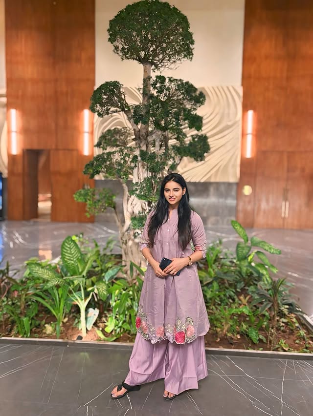 🦋✨!!...#instagood #instagram #nonfollowersviewersfollowersシ゚viralfollowersシ゚ #photo #naveenareddych by @actress_naveena_official
