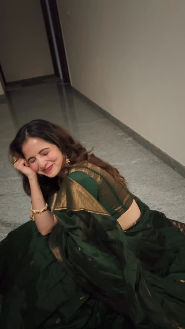 🌺✨Styling : @mousumilija Outfit : @maya_designer_studio_ Accessories : @thespatika #nivedithagowda #reelitfeelit #instagram #instadaily #instareels