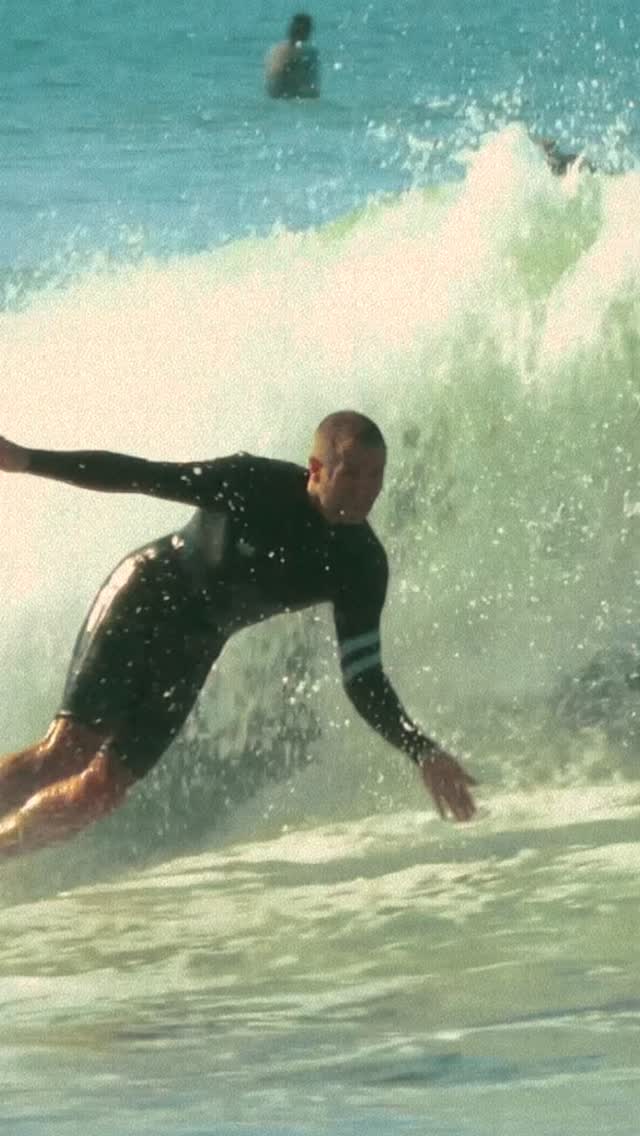 Slice n dice 🔪@cjnelsondesigns @ryanengleshapes @thunderboltsurfboards @flyingdiamondsofcalifornia @axxeclassic 📹 @surfcraftcleveland by @cj_nelson