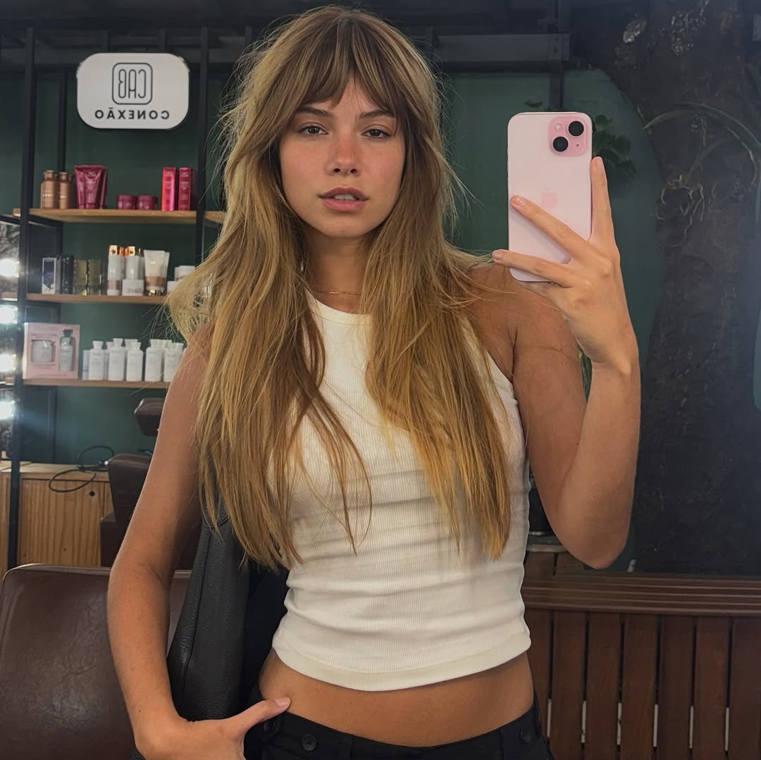 rock angel rosé1- corte e cor pelo mágico @vitaohair 2- jantar com @chandon_brasil 3- trecho do livro “Montaigne” de Zweig4- reformer pilates na @moodclub.br 5- Remilda fazendo bico de segurança privada6- café gelado!!!!7- tô numa fase de batata frita8- omnilux contour!!!!!9- registro do 20° voo do ano by @clapivara