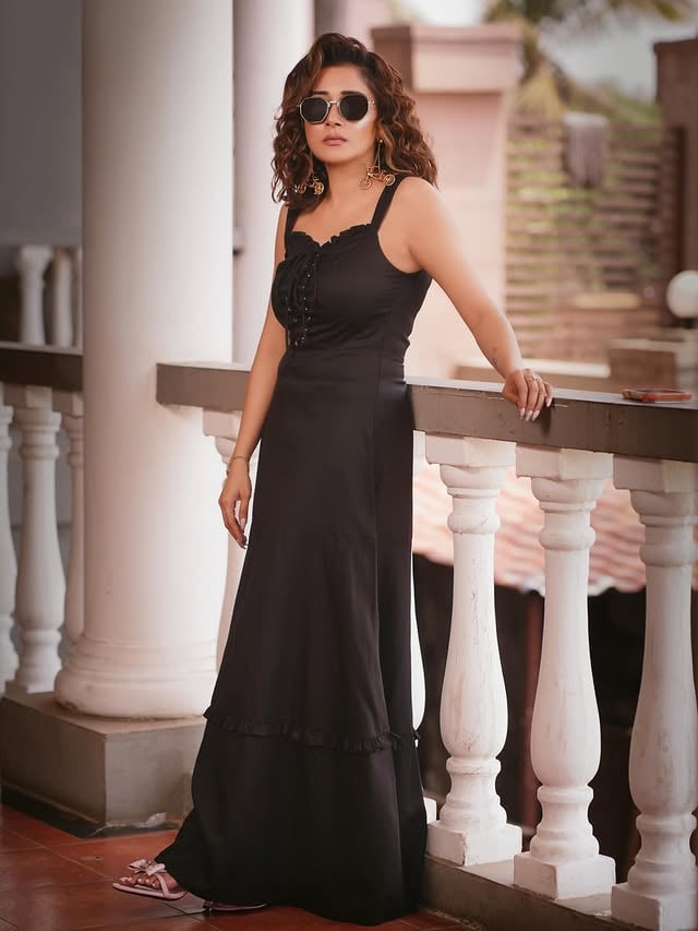 I dwell in possibilities ✨✨....Wearing @ashitafernandesofficial x @tlmconsultancy Heels @dior Jewels @the_jewel_gallery Location @maccccckkkkkkkkk x @bookrecce.locations .#tinadatta #blackdress #ootd💗 by @tinadatta