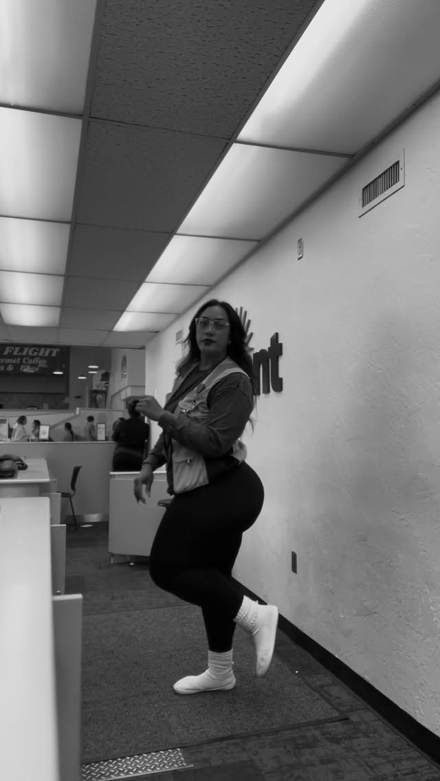 I moved to every position 😂 on fresh probation rn 🤗✈️ #airport by @martinilove414