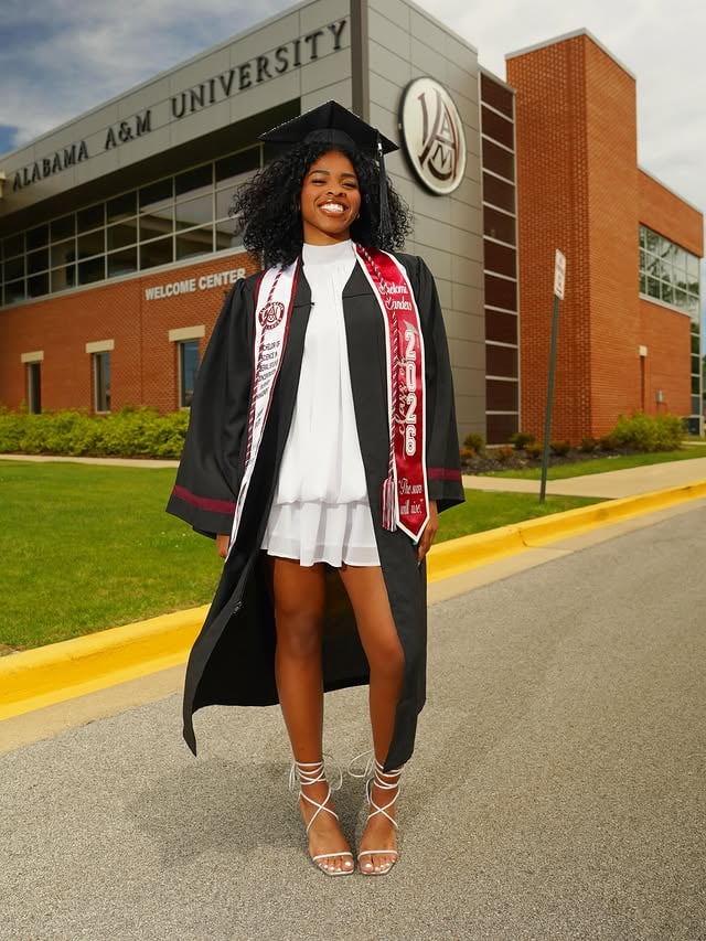 My Babygirl Got her Degree! Wow! I’m proud of ALL my children but @shelomisanders is my FAVORITE one.