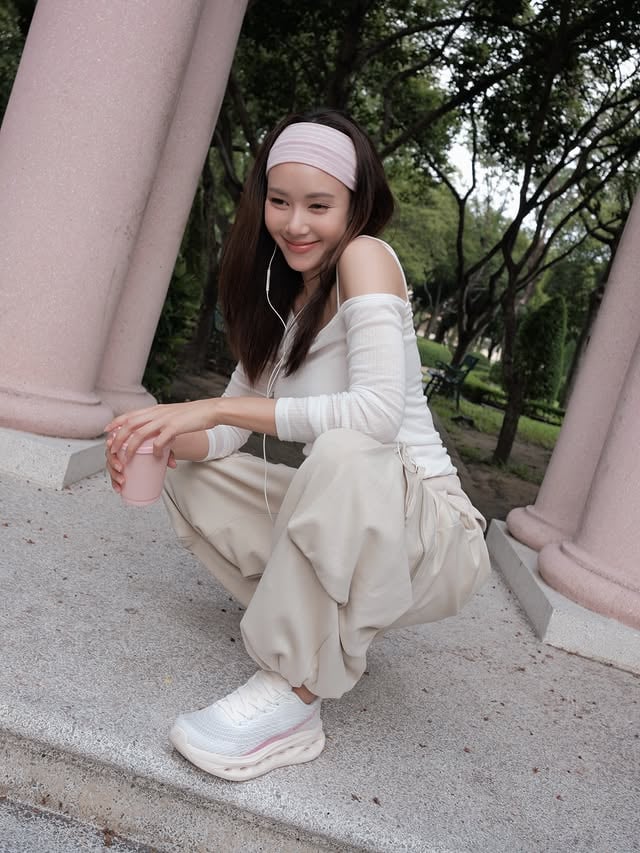 คู่เดียวเอาอยู่ เบา สบาย เดินได้ทั้งวัน@skechersth #SkechersTH#MaxCushioningGlideStep by @toonpimpav