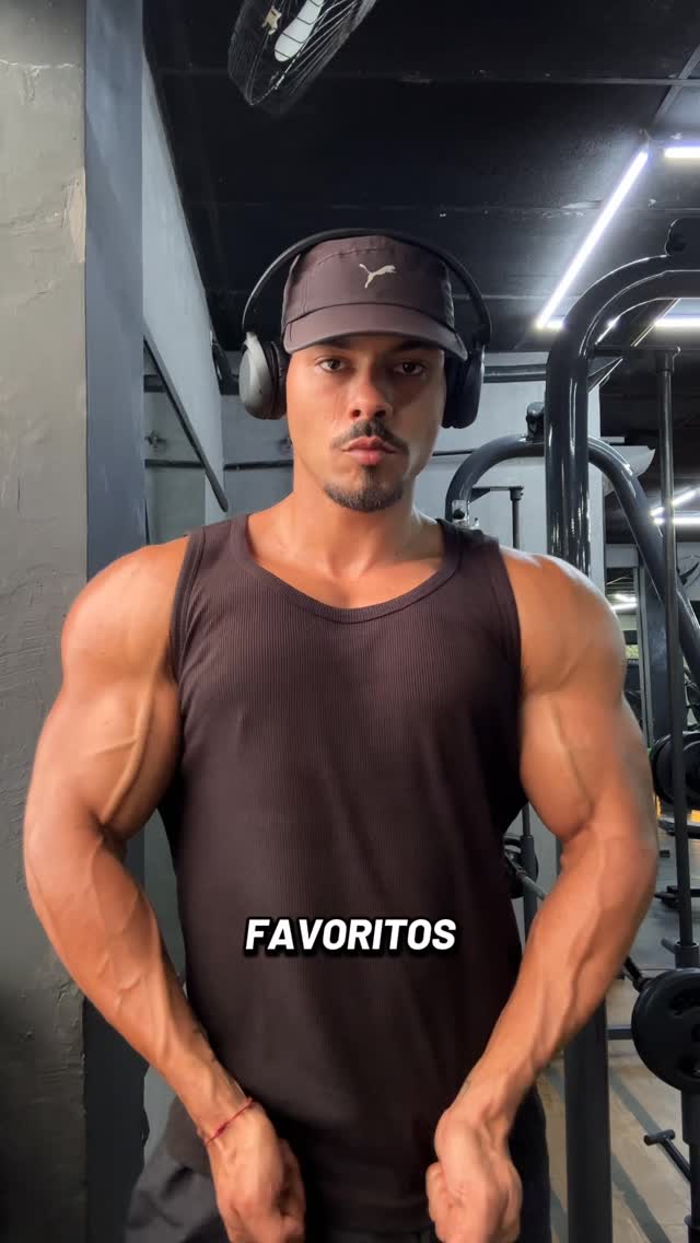 Comenta se tem dificuldade em desenvolver os ombros 💪🏼🔥...#dicadetreino #ombros #fitness by @gabrielrenatop