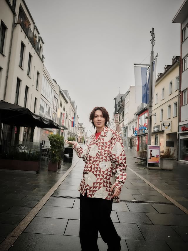 .写真集アザーカット。ドイツでも雨男を発揮。🇩🇪今はもう晴れ男だもんね！？！？笑そうだよね！？！？ by @shunya_kaneko