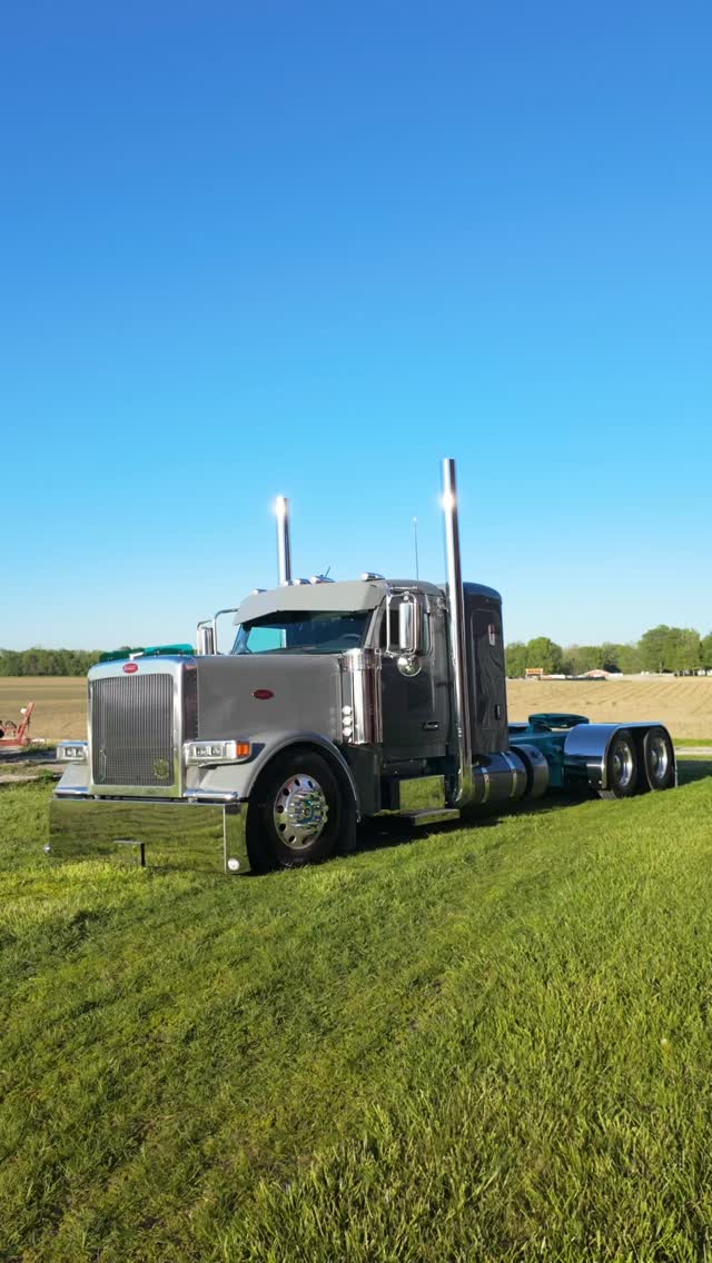 💙 Notorious Builds by DCT – Peterbilt 589 💪This rig got the full Parts 4 Rigs treatment:🧰 Bumper🧰 Visor🧰 Front & Rear Breather Panels🧰 Window Chops🧰 Shock Box Cover🧰 Light Bar at the Tanks🧰 Panel at the Drives🧰 Aluminum Flush Mount Deck Plate🧰 Rear Light PanelPlus, the finishing touches:⚙️ Hogebuilt Fenders⚙️ Lincoln Chrome Exhaust⚙️ 4 State Trucks Legendary Extreme Lights⚙️ Dane Nelson Bug ShieldClean. Custom. Built Not Bought. ⚡#BuiltNotBought #DickersonCustomTrucks #Parts4Rigs #Peterbilt589 #Peterbilt NotoriousBuilds by @dickersoncustomtrucks