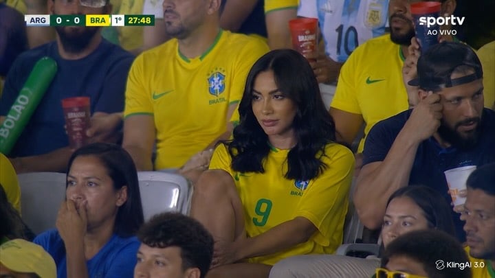 jogando para o universo haha 🇧🇷 by @waleescamelo