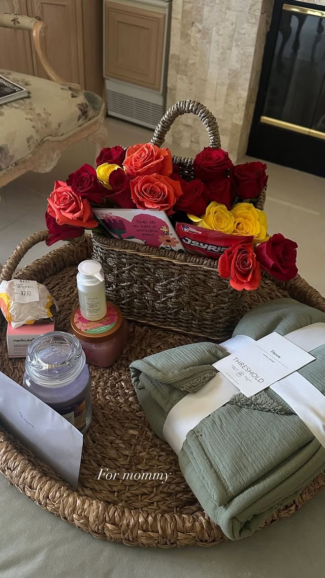 Let’s make a bloom basket for my mom!!💐🧺 #mothersday #flowers #giftideas
