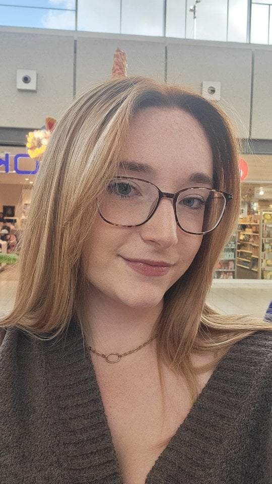 New hair 🫣Merci à @georgieandgreg pour son incroyable travail comme d'habitude ! 🫶Vous aimez ? 🫶#newhair #newhaircut #newme #transitionreels #belgique by @manonolita