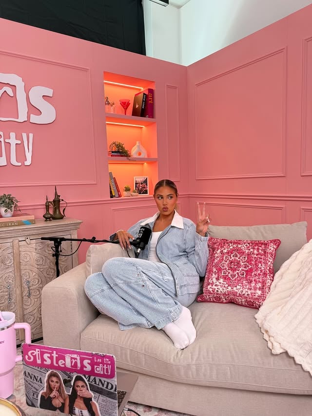 just want to live in my new studio 🥹🩷 @FashionNova 🔎 ‘Devon Hickory Stripe Denim Jacket & Trousers - Light Wash’ ad by @annavakili_