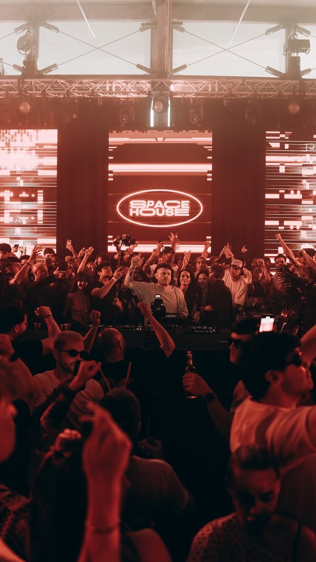 Sunday evenings in Amsterdam 🔥Thank you @spacehouseuk 🖤 by @joeydaniel_ofc