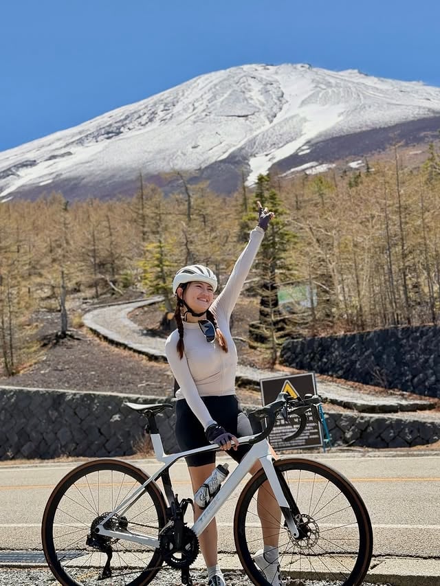 富士山！拿下 ！ ❤️❤️❤️差点以为要上车了😭😭😭谢谢伙伴们的鼓励🫶🏻完成这个目标谢谢 @team_quack_cycling by @misschailing