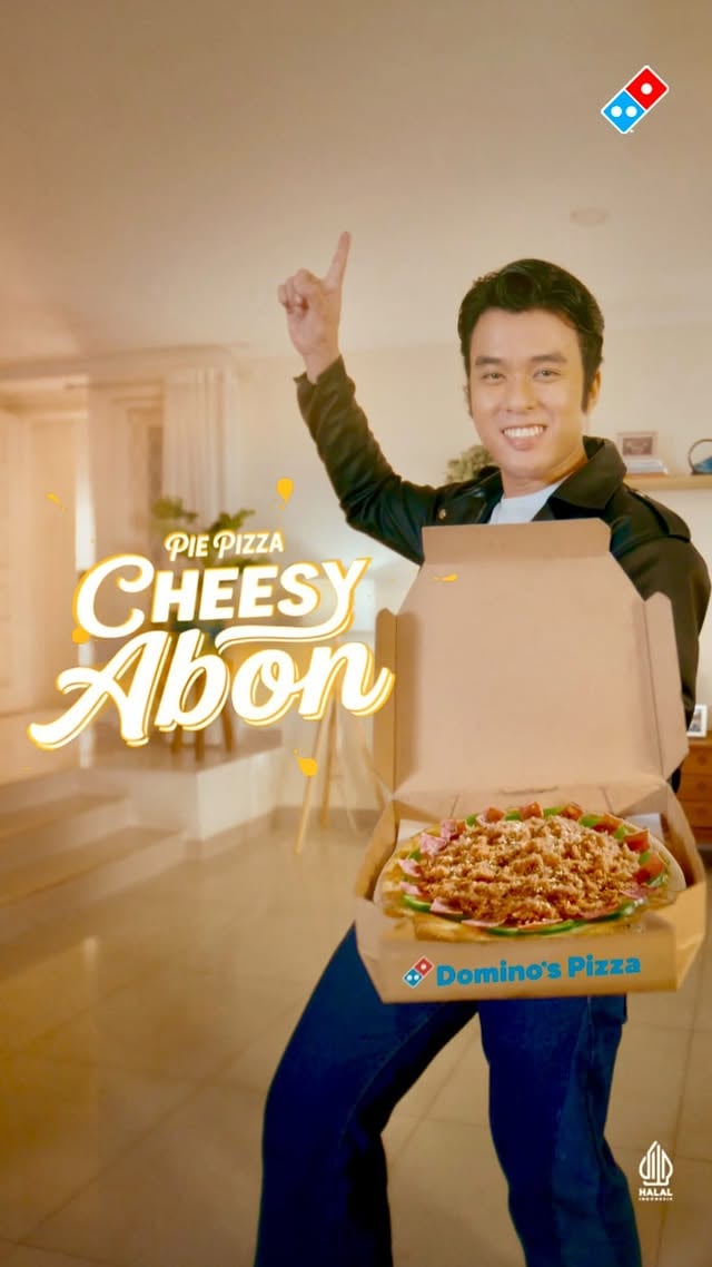 BARU! Pie Pizza Cheesy Abon yang Taburan Abonnya, Kejunya Berlimpah! Pah! Pah! 🫵🏼🧀Bener-bener bikin nostalgia momen makan abon, tapi makin enak dengan cheesynya pie pizza Domino’s! Momen makan pizza jadi #KlasikMakinAsik 🥳✨Order di store terdekat atau melalui #DominosAppAja! by @dominos_id