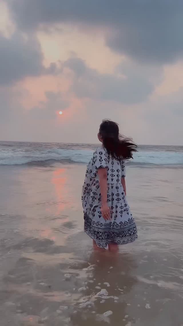🌊❣️✨..#kavyashreegowda #gowri #ksg #mangalagowri by @kavyashree_gowda_official