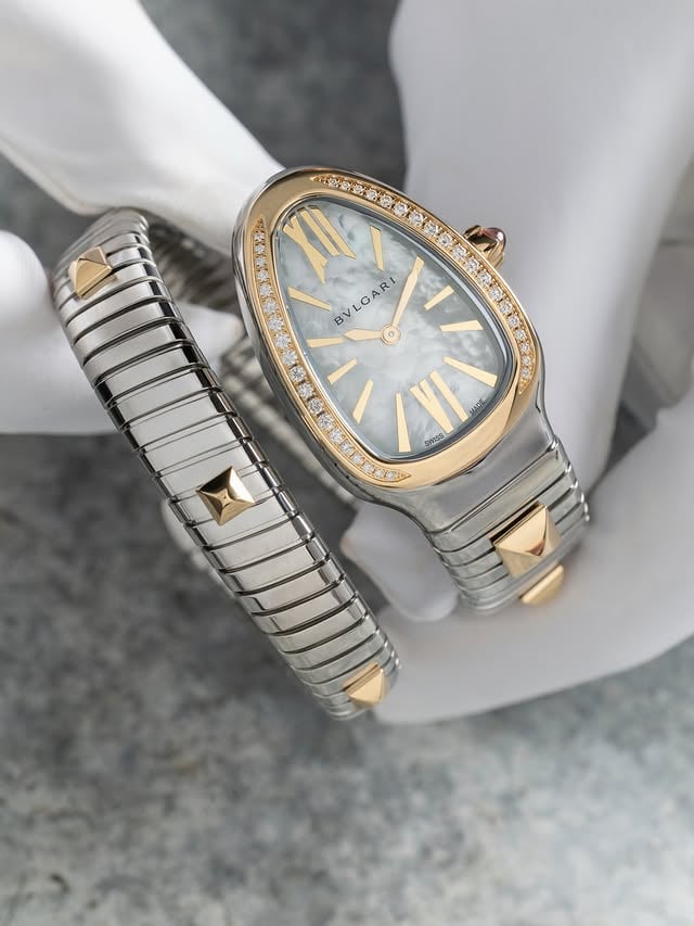 From sculptural spirals to seamless coils and fluid structures, each Gold & Steel creation reflects a savoir faire rooted in precision, technical mastery and continuous form. #Bvlgari #GoldandSteel