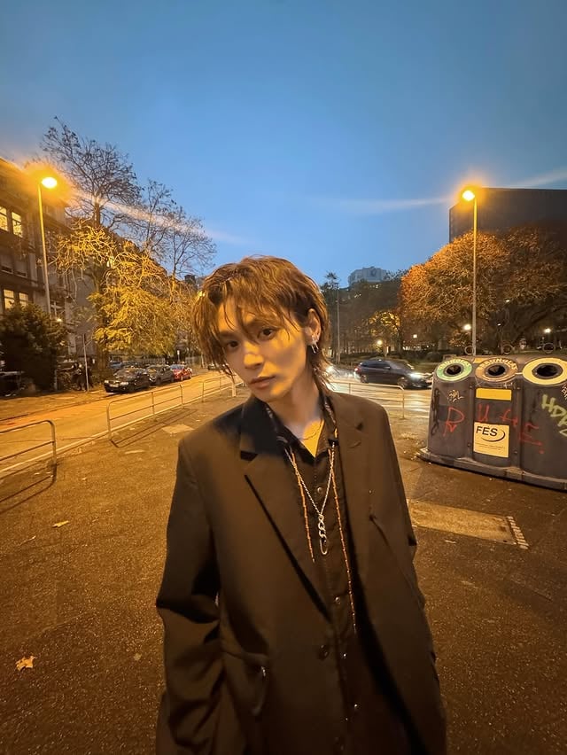 .黒のセットアップ。この衣装も普段とちょっと雰囲気変わって素敵だったなぁ。ドイツはどこで撮っても景色がすてき🇩🇪みんなはヨーロッパだったらどこに行きたい？ by @shunya_kaneko